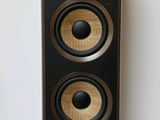 an image of a pair of speakers sitting on top of a table