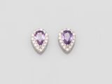 une paire de boucles d'oreilles en améthorate et diamants