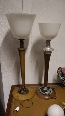 Deux lampes dont une Mazda