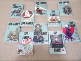 beaucoup de livres sur la table