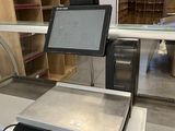 une photo d'une caisse enregistreuse dans un magasin