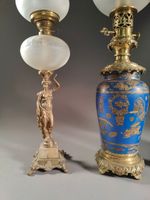 Réunion de quatre lampes à pétrole en régule ou porcelaine. (photo 4)