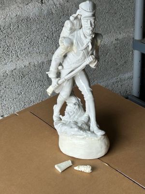 Porcelaine blanche - Empire - Infanterie à l'assaut (hauteur…