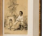 un livre ouvert sur lequel figure l'image d'une femme et d'un enfant