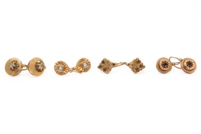 un ensemble de cinq paires de boucles d'oreilles en or et diamants