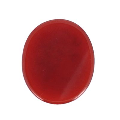 une image montrant un gros plan d'un bouton rouge sur fond blanc
