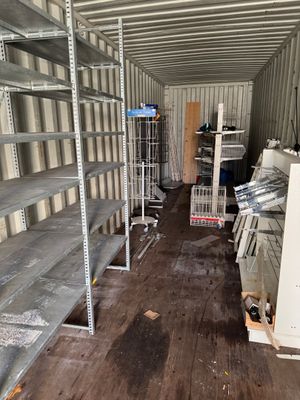 Rayonnages etageres presentoirs metalliques (en l'état, sans…