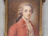 portrait d'un homme vêtu d'un manteau rouge et d'une écharpe blanche