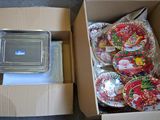 une boîte de biscuits contenant un plateau de biscuits