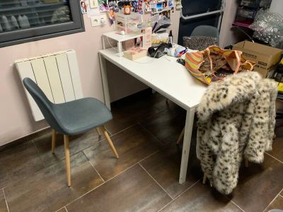 Ensemble soit : - 1 table pour 4 personnes