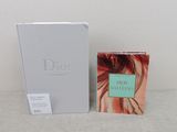Le parfum « Dior Addict » de Christian Dior, présenté dans un coffret et un autre coffret