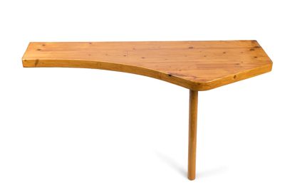 une image d'une table en bois sur fond blanc