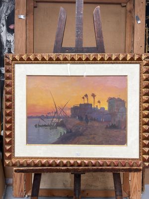 une image d'un tableau sur un chevalet dans une pièce