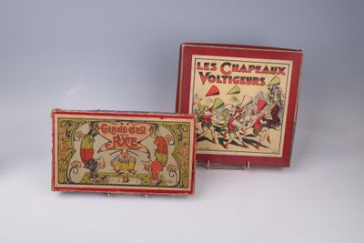 trois livres posés l'un à côté de l'autre sur une table