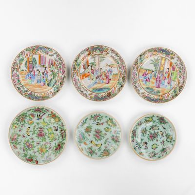 six assiettes en porcelaine chinoise ornées de scènes peintes sur fond blanc