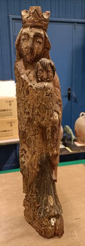 Sculpture de la Vierge à l'Enfant en bois, probablement XVIIIe. H