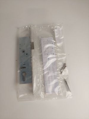 un sac en plastique muni d'un loquet et d'une clé