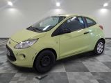 une photo d'une voiture de couleur citron vert garée dans un garage