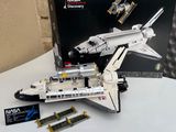une boîte de Lego contenant une maquette de navette spatiale