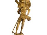 statue d'un ange tenant une épée et un bouclier, posée sur un socle