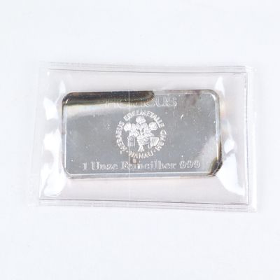 a picture of a silver bar in a plastic package
