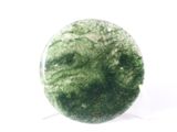 une photo d'un objet vert et blanc posé sur une surface blanche