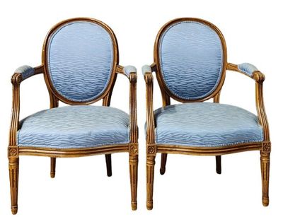 Paire de fauteuils médaillon style LOUIS XVI (hauteur 86cm, …