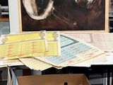 deux images représentant une boîte avec l'image d'un cheval à l'intérieur et l'image d'un cheval dans une boîte contenant l'image d'un cheval