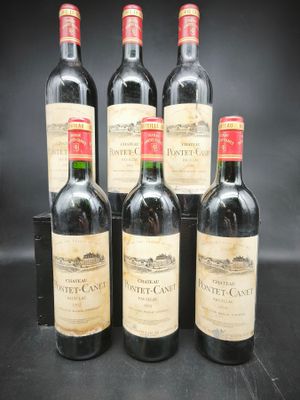 six bouteilles de vin rouge sont alignées