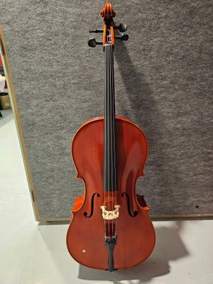 une image représentant un violon posé sur une table blanche