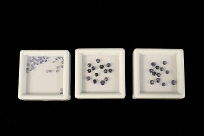 SAPHIR bleu. Lot de petits saphirs bleus clairs, totalisant …