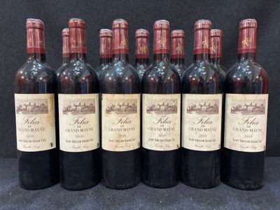 six bouteilles de vin rouge alignées