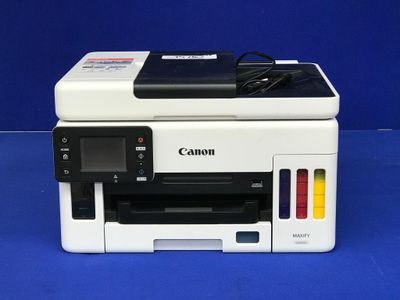 une imprimante Canon posée sur une surface bleue