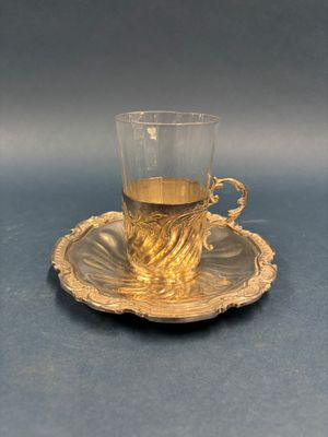 GALLIA Verre à thé, sa monture et sa sous-tasse en métal arg…