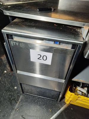 une photo d'un plan de travail en inox sur lequel figure le chiffre 20