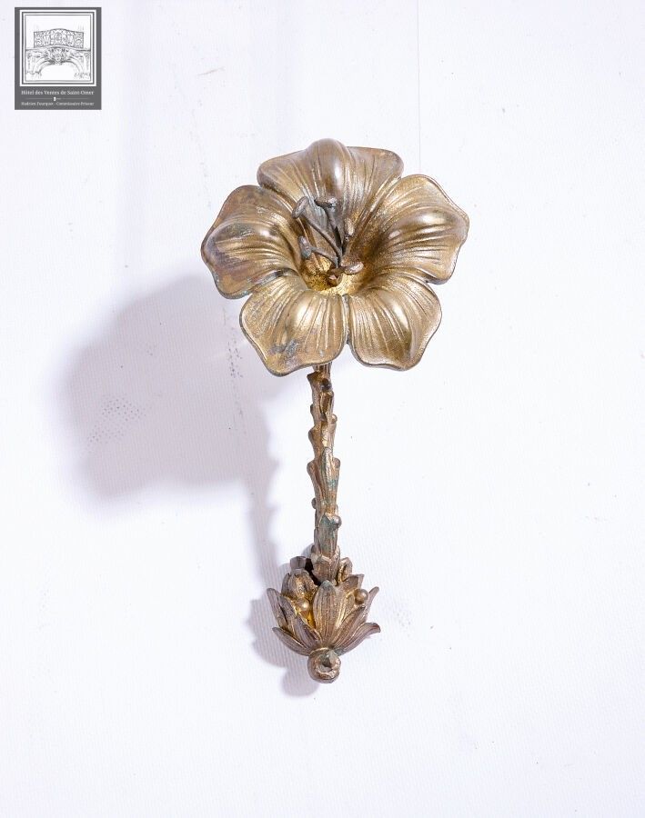 Applique figurant une fleur