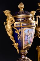Garniture de cheminée en bronze richement ciselé et doré et … (photo 6)