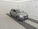 la voiture est garée dans le garage sur le sol en damier