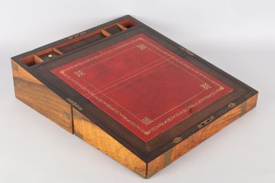 écritoire en placage d'acajou et de palissandre, avec écoinç… - Photo 1