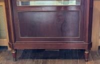 Vitrine droite en acajou sculpté, bronze et laiton doré cise… (photo 3)