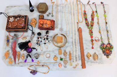 Broche et pendentif corail - Lot 258 - enchères