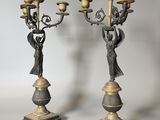 paire de candélabres anciens en bronze sur socles en marbre