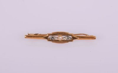 une broche en or et diamants