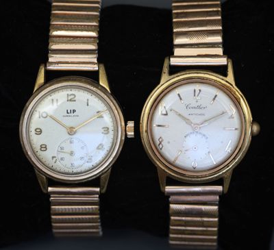 une paire de montres-bracelets pour femme, avec cadran blanc et bracelet en or