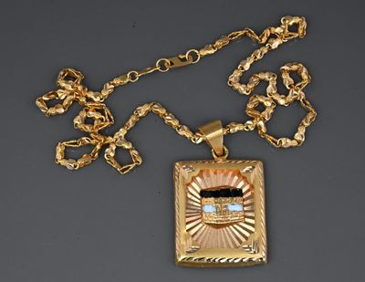an image of a gold necklace with a picture on it