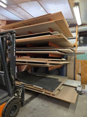 Portant "CANTILEVER" métallique à 3 supports. 12 consoles - …