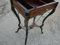 Table travailleuse plateau en marqueterie et cartouche nacre… (photo 5)