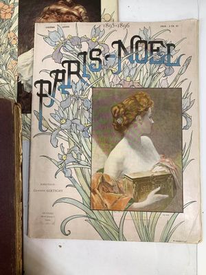 un livre sur lequel figure l'image d'une femme tenant un livre