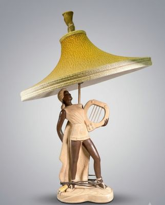 LAMPE figurant une joueuse de lyre