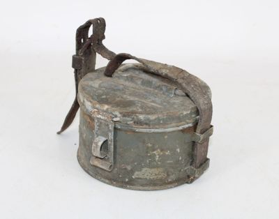 a small metal box with a handle and a handle on it
